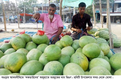 আদমদীঘিতে ‘লকডাউনের’ অজুহাতে তরমুজের দাম দ্বিগুণ